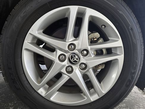 Used 2022 Toyota C-HR XLE image 40