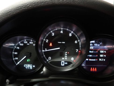 Used 2024 Porsche Macan AWD/4WD image 21