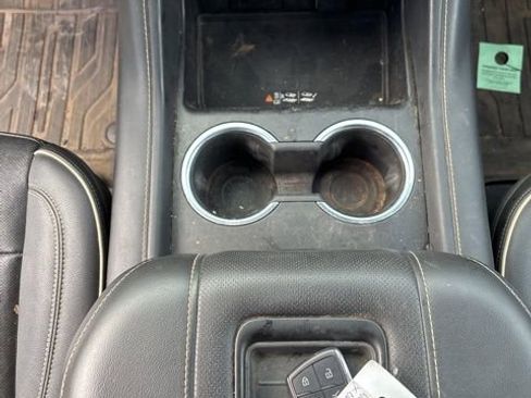 Used 2023 GMC Yukon XL SLT w/ SLT Luxury Package image 17