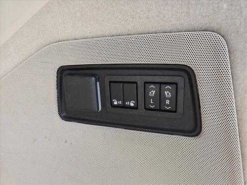 Used 2023 Cadillac Escalade Premium Luxury Platinum image 13