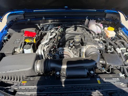 Used 2025 Jeep Wrangler Sahara image 11