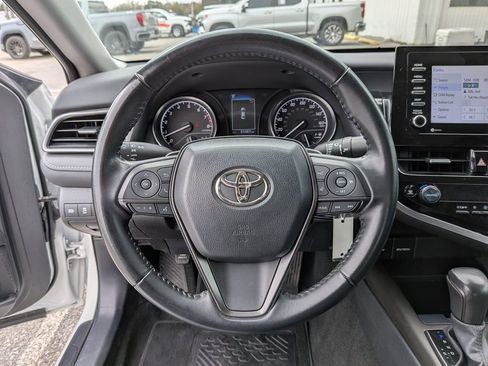 Used 2023 Toyota Camry SE image 18