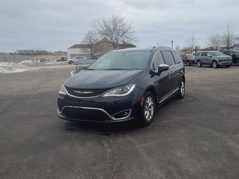 Used 2019 Chrysler Pacifica Limited image 4