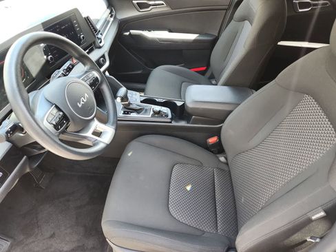 Certified 2025 Kia Sportage LX FWD image 11