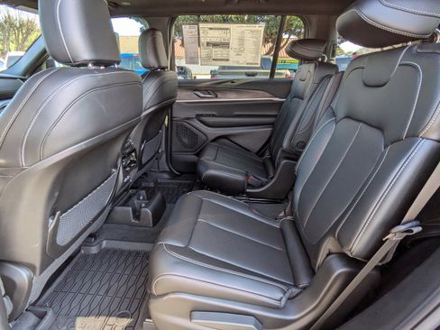 New 2025 Jeep Grand Cherokee L Limited w/ Luxury Tech Group II AWD/4WD image 15