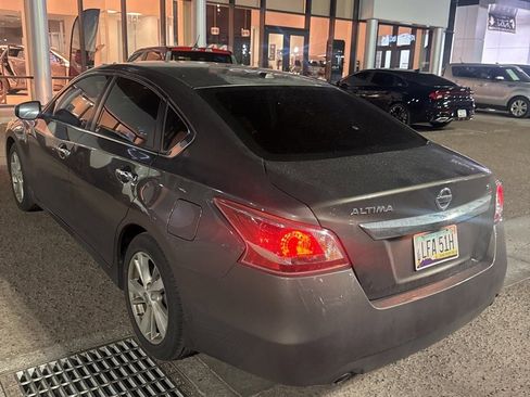 Used 2013 Nissan Altima 2.5 SL w/ Technology Pkg image 10
