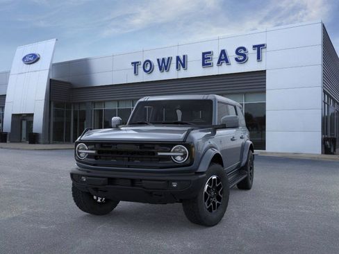 New 2025 Ford Bronco Outer Banks image 2
