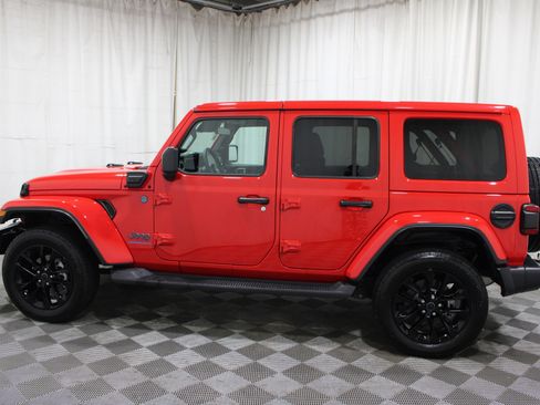 Used 2025 Jeep Wrangler Unlimited Sahara AWD/4WD image 31