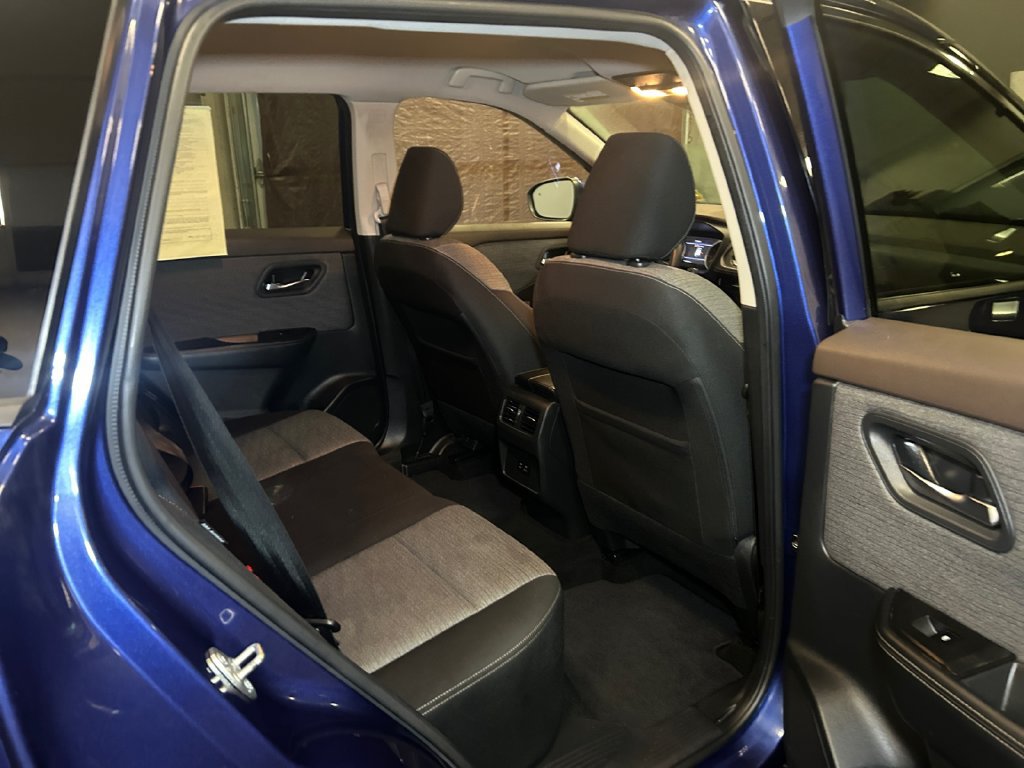 Used 2021 Nissan Rogue SV AWD/4WD image 18