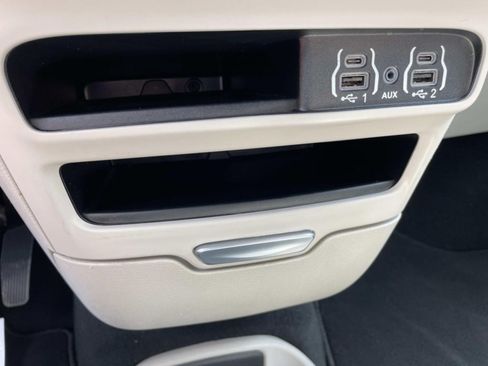 Used 2024 Chrysler Pacifica Touring-L FWD image 30