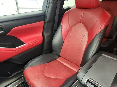 Used 2022 Toyota Highlander XSE FWD image 22