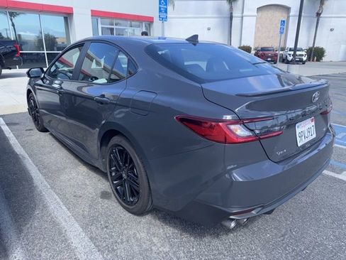 Used 2025 Toyota Camry SE image 6