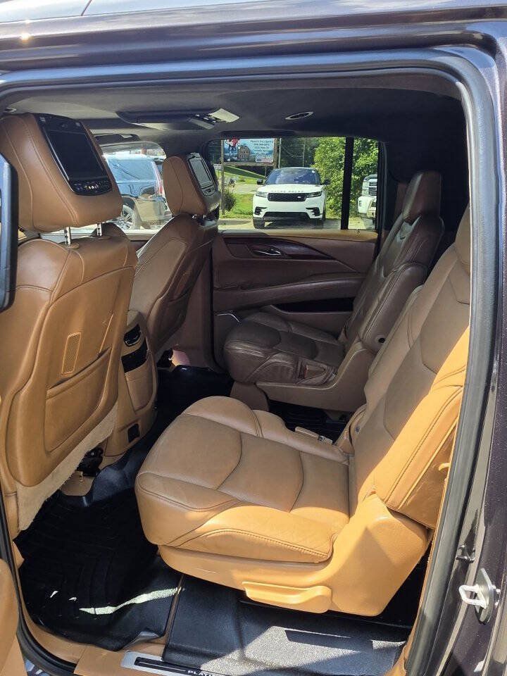 Used 2017 Cadillac Escalade ESV Platinum AWD/4WD image 12