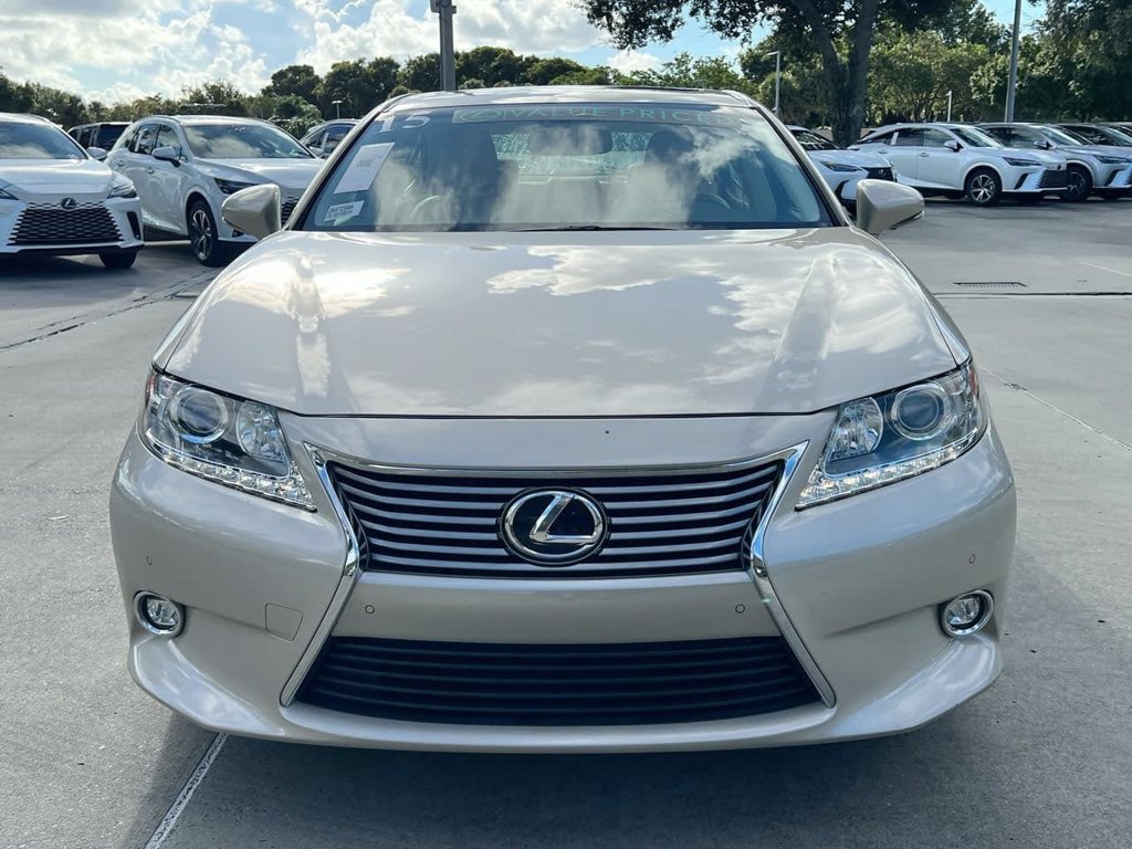 Used 2015 Lexus ES 350 w/ Luxury Package FWD image 2