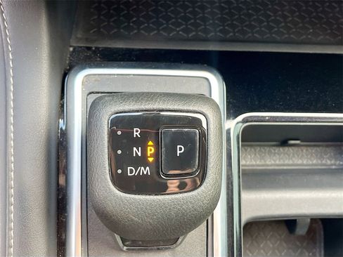 Used 2022 Nissan Pathfinder SV w/ SV Premium Package image 16