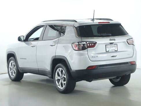 Used 2025 Jeep Compass Latitude AWD/4WD image 39