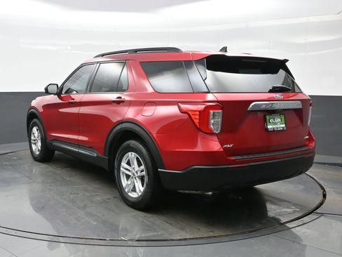 Used 2022 Ford Explorer XLT image 4