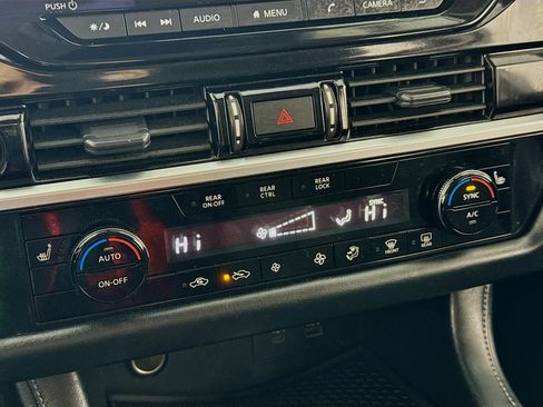 Used 2023 Nissan Pathfinder SV image 18