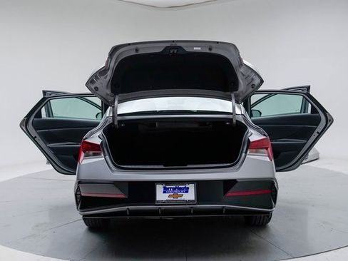 Used 2025 Hyundai Elantra SEL image 20