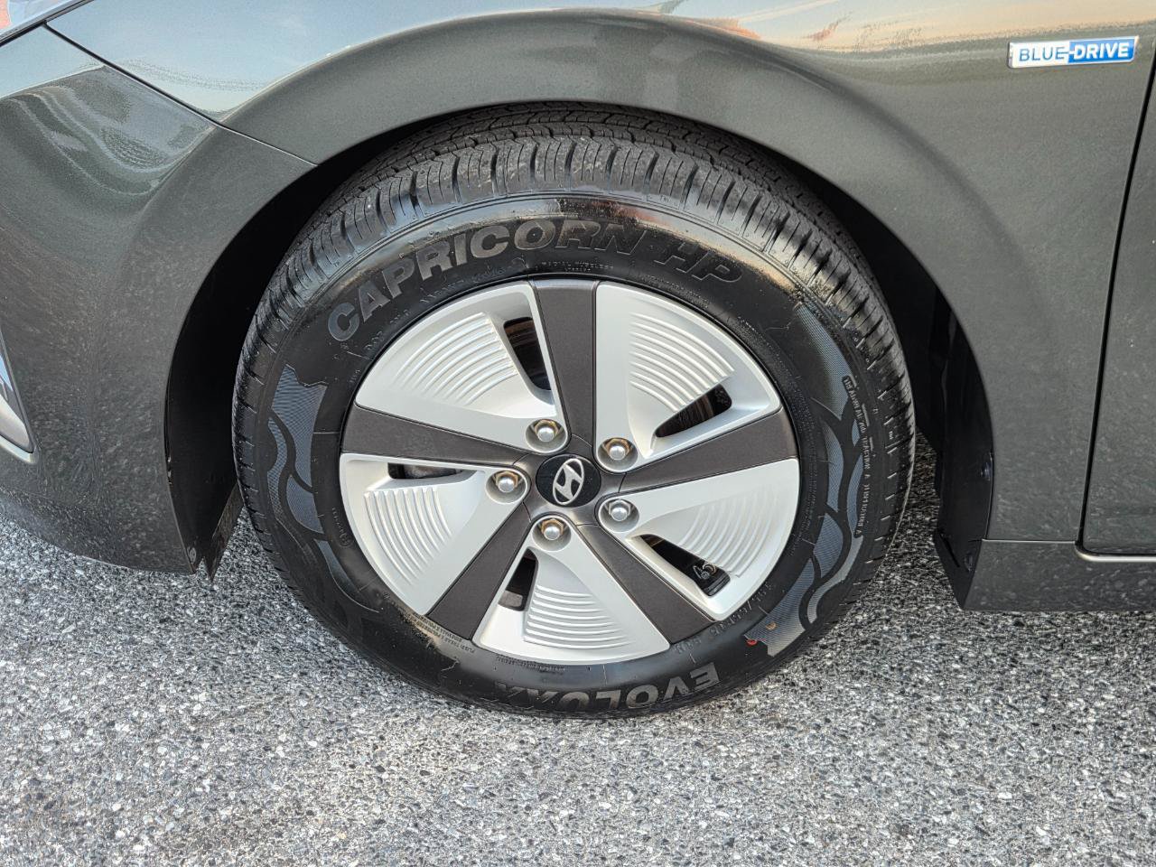 Used 2020 Hyundai Ioniq Blue FWD image 33
