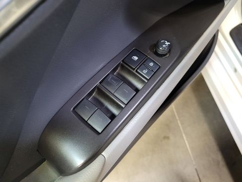 Used 2021 Toyota Camry SE image 27