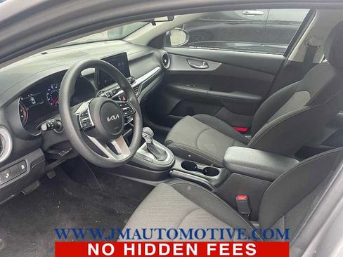 Used 2023 Kia Forte LXS w/ LXS Technology Package FWD image 2