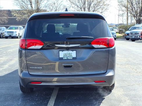 Used 2023 Chrysler Voyager LX image 31