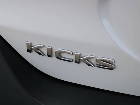 Used 2019 Nissan Kicks SV image 10