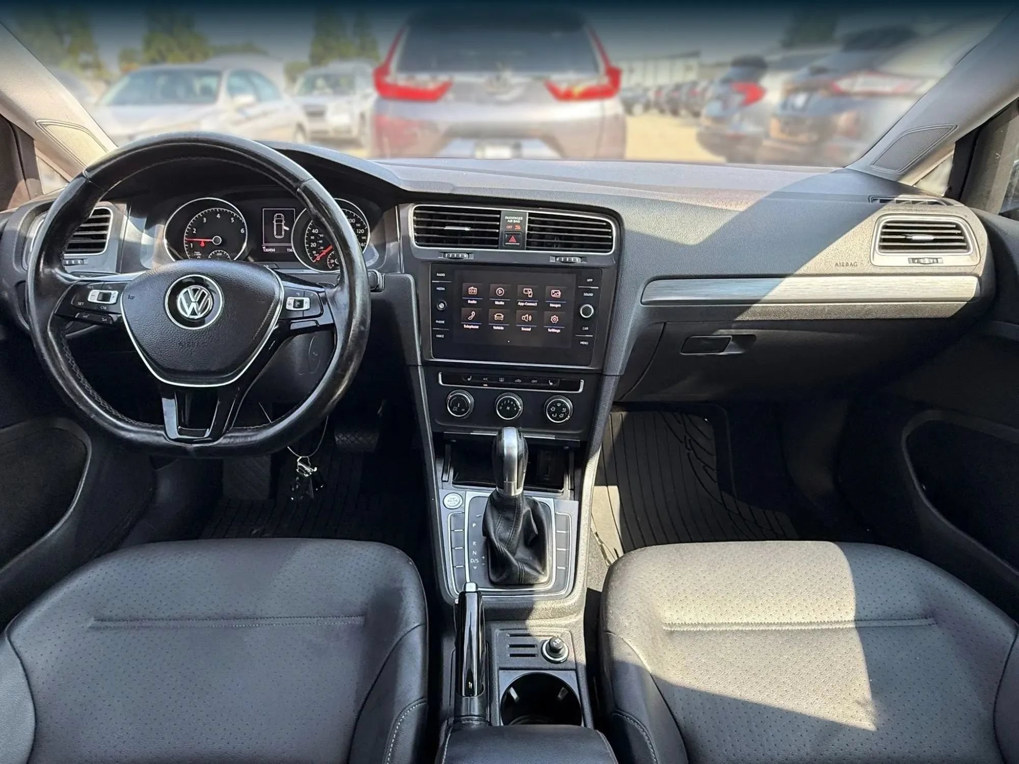 Used 2018 Volkswagen Golf SE FWD image 3