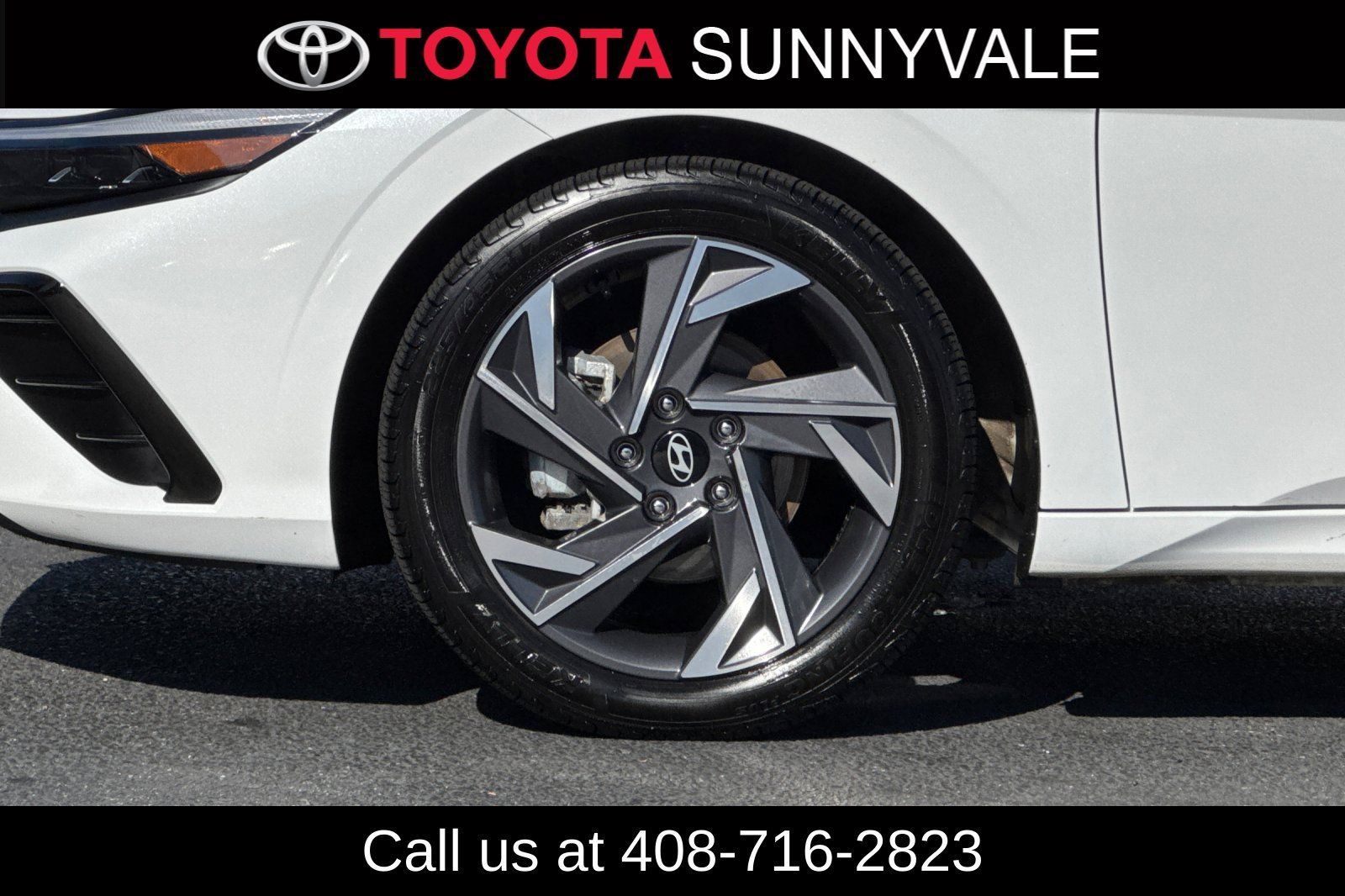 Used 2025 Hyundai Elantra Limited FWD image 12
