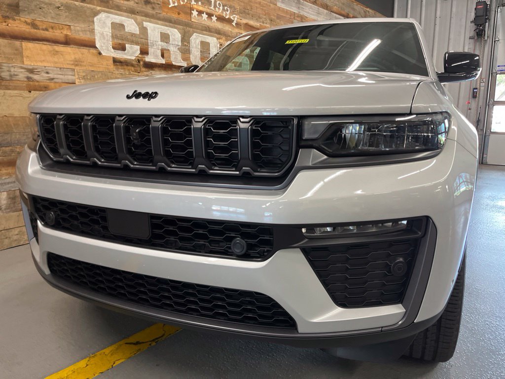 New 2026 Jeep Grand Cherokee Limited AWD/4WD image 9