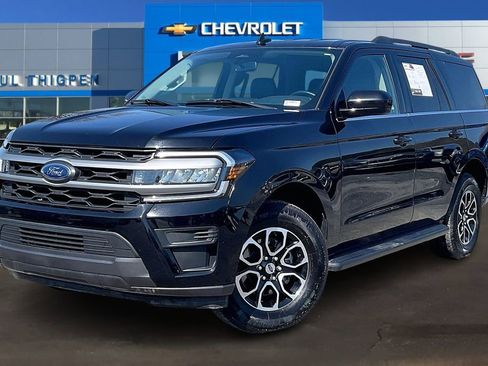 Used 2024 Ford Expedition XLT image 3