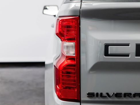 Used 2024 Chevrolet Silverado 1500 LT AWD/4WD image 18