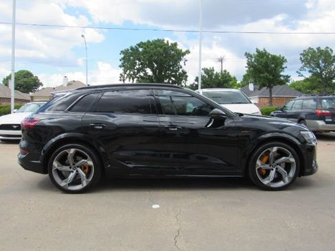 Used 2022 Audi e-tron S Prestige w/ Prestige Package image 5