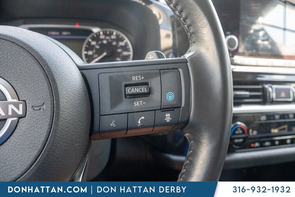 Used 2024 Nissan Pathfinder SV AWD/4WD image 11