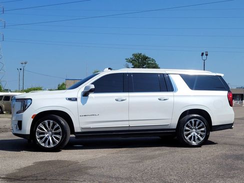 Used 2021 GMC Yukon XL Denali w/ Denali Premium Package RWD image 3