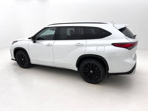 Used 2023 Toyota Highlander XSE AWD/4WD image 10