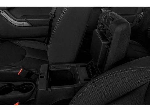 Used 2015 Jeep Wrangler Unlimited Sahara AWD/4WD image 9
