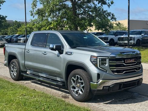 Used 2024 GMC Sierra 1500 SLT w/ SLT Premium Plus Package AWD/4WD image 7
