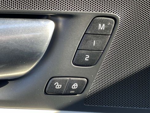 Certified 2024 Volvo XC60 B5 Plus w/ Protection Package Premier image 18