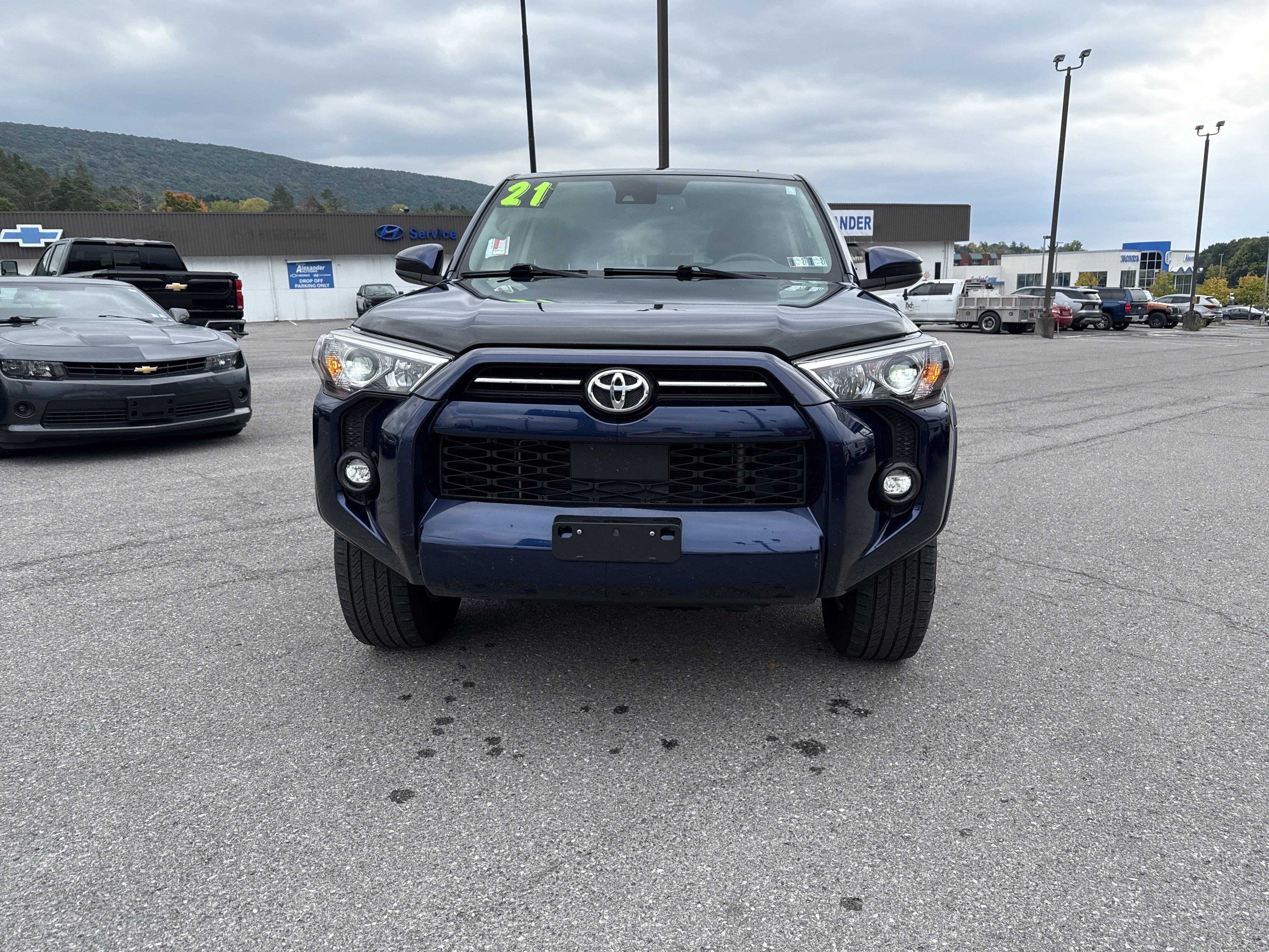 Used 2021 Toyota 4Runner SR5 AWD/4WD image 8