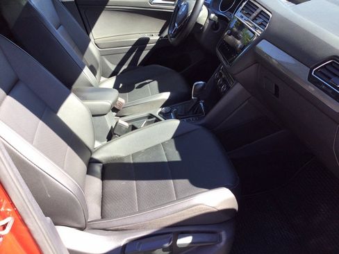 Used 2018 Volkswagen Tiguan SE w/ Panoramic Sunroof Package AWD/4WD image 23