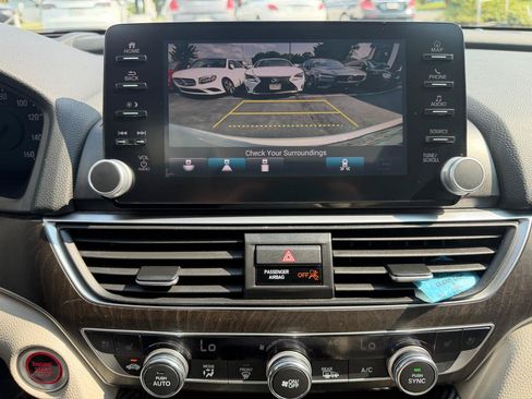 Used 2018 Honda Accord Touring image 18