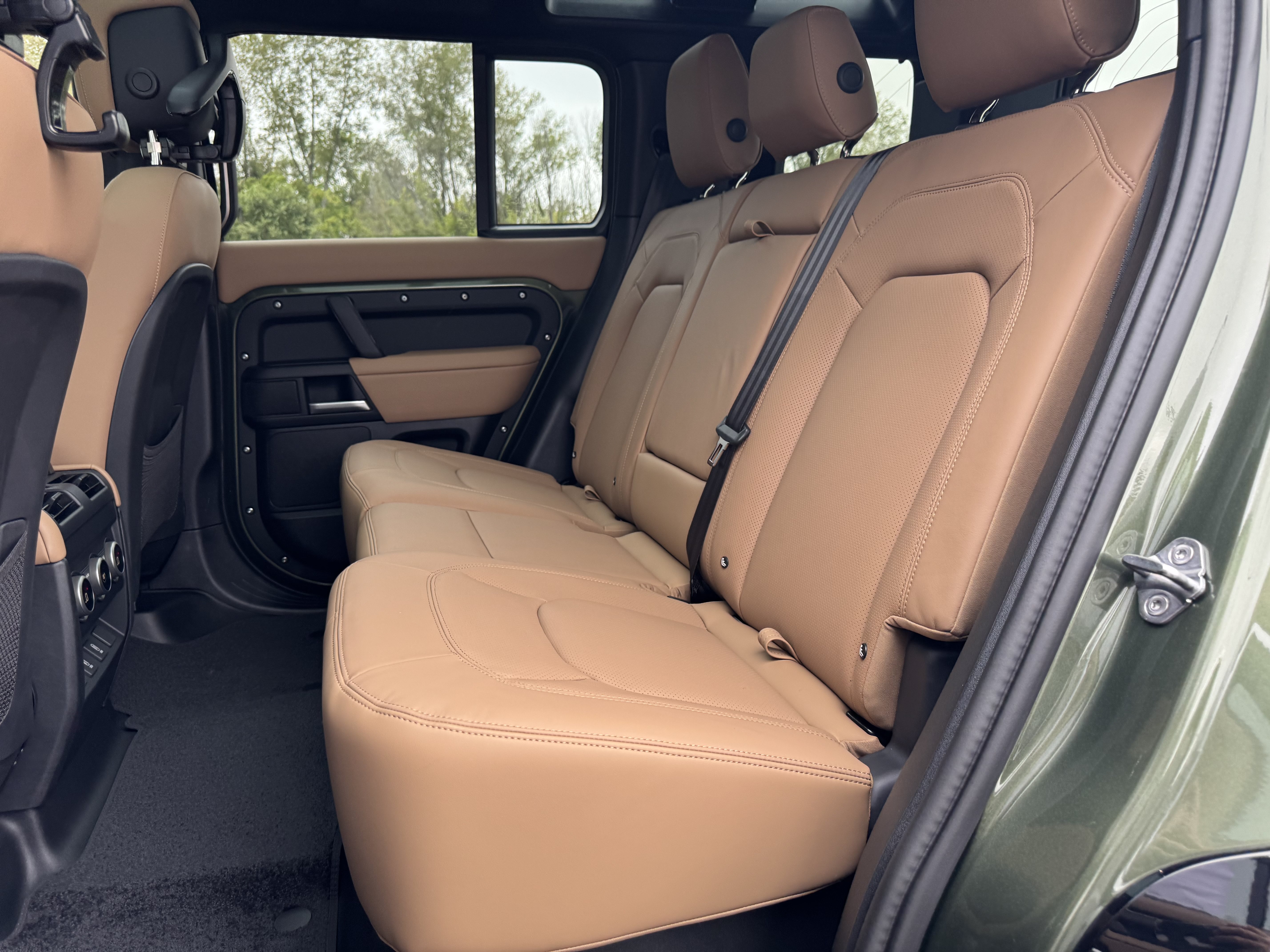 New 2026 Land Rover Defender 110 X-Dynamic SE AWD/4WD image 29