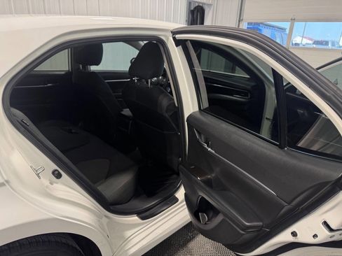 Used 2021 Toyota Camry LE image 18