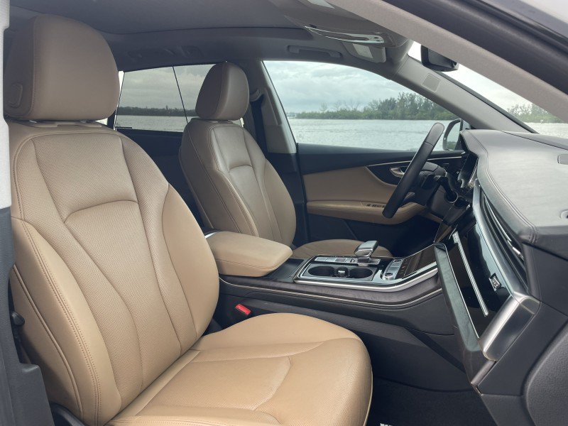 Used 2022 Audi Q8 Prestige w/ Prestige Package AWD/4WD image 7