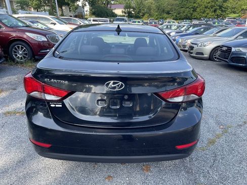 Used 2015 Hyundai Elantra SE w/ Option Group 03 FWD image 7