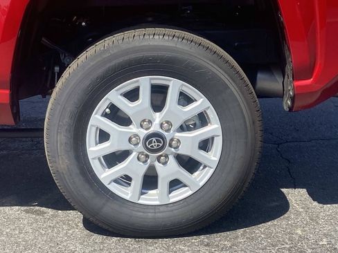 Used 2025 Toyota Tacoma SR5 AWD/4WD image 12