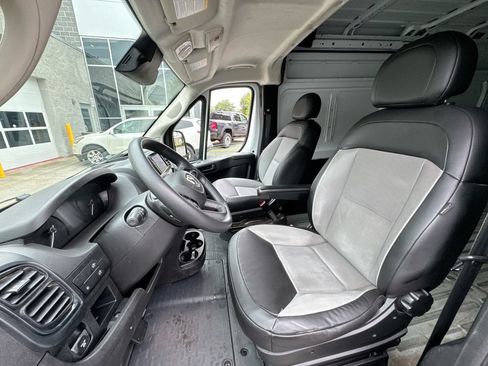 Used 2025 RAM ProMaster 2500 w/ Convenience Group FWD image 19