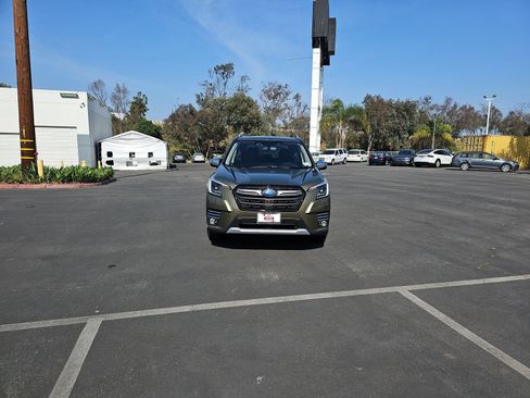Used 2023 Subaru Forester Touring image 2